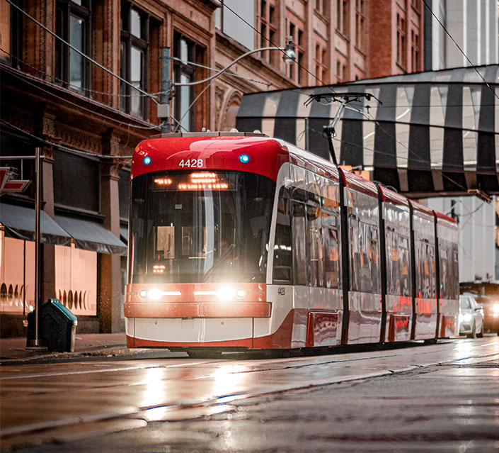 Un tramway sur la route